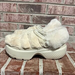 Women's Crocs stomp quilted clogs Cream Fur Slip-On Shoes “stucco” size 8